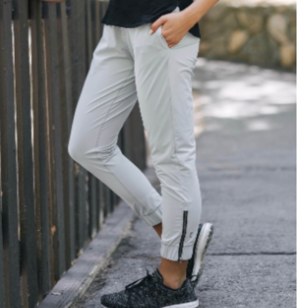 Zyia Everywhere Zipper Jogger